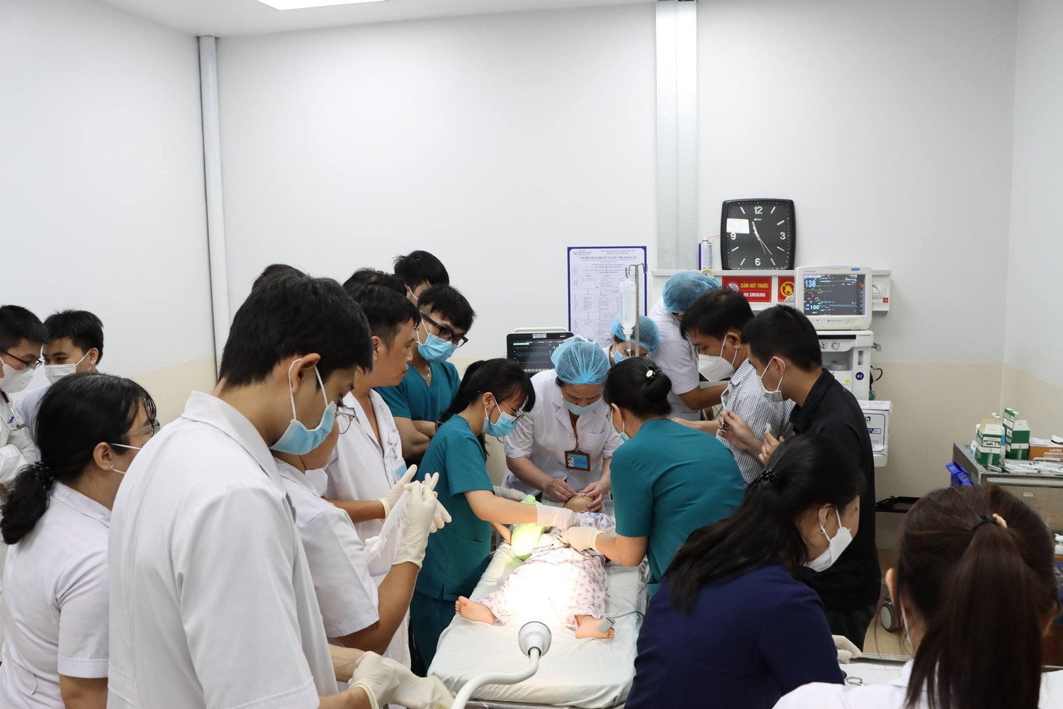 Bệnh nhi 3 tuổi bị ung thư âm đạo hiếm gặp -0