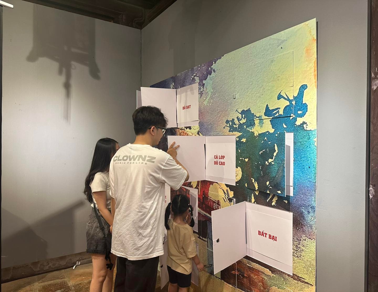 Triển lãm về những “Sĩ tử” ngày nay -0