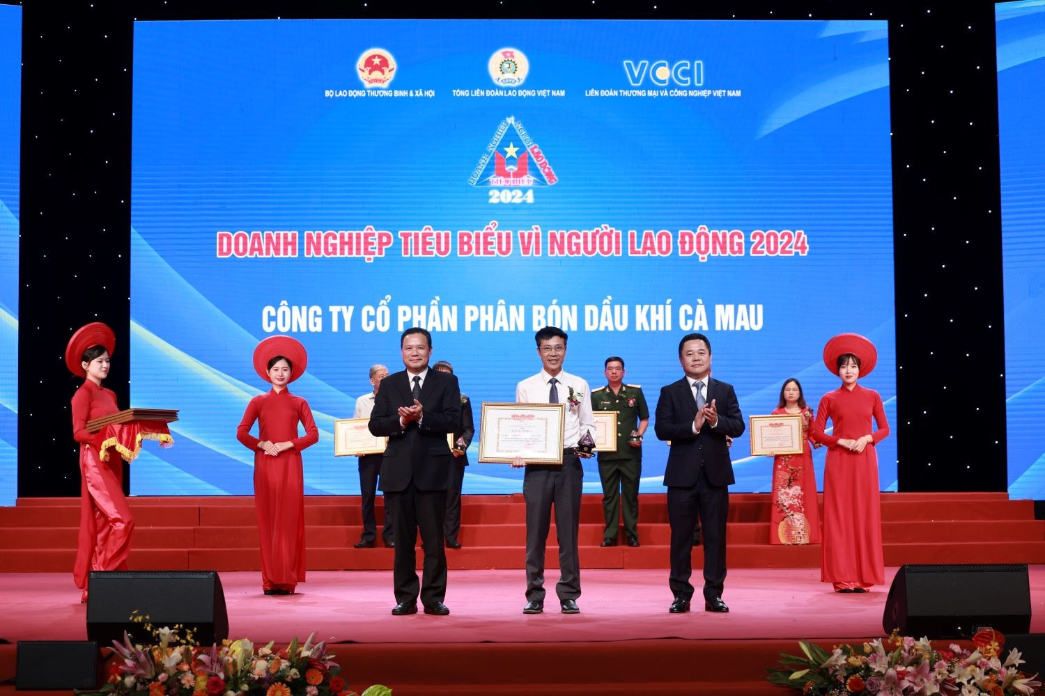 PVCFC thuộc top 10 “doanh nghiệp tiêu biểu vì người lao động” -0