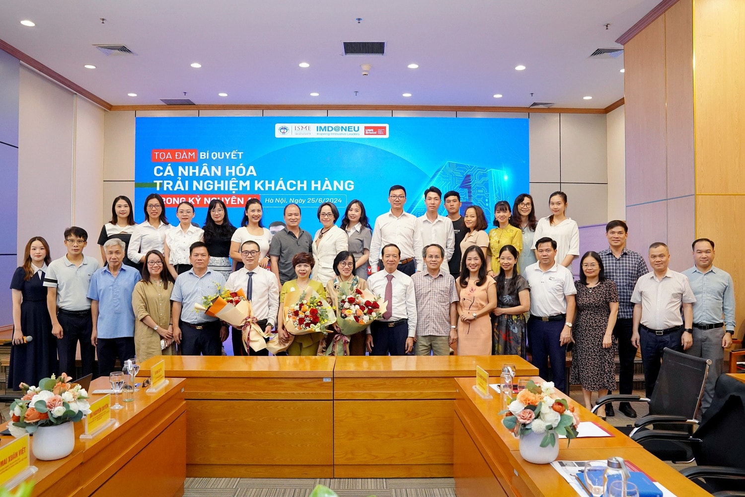 Trường Đại học Kinh tế Quốc dân tổ chức tọa đàm “Bí quyết cá nhân hóa trải nghiệm khách hàng trong kỷ nguyên AI” -0