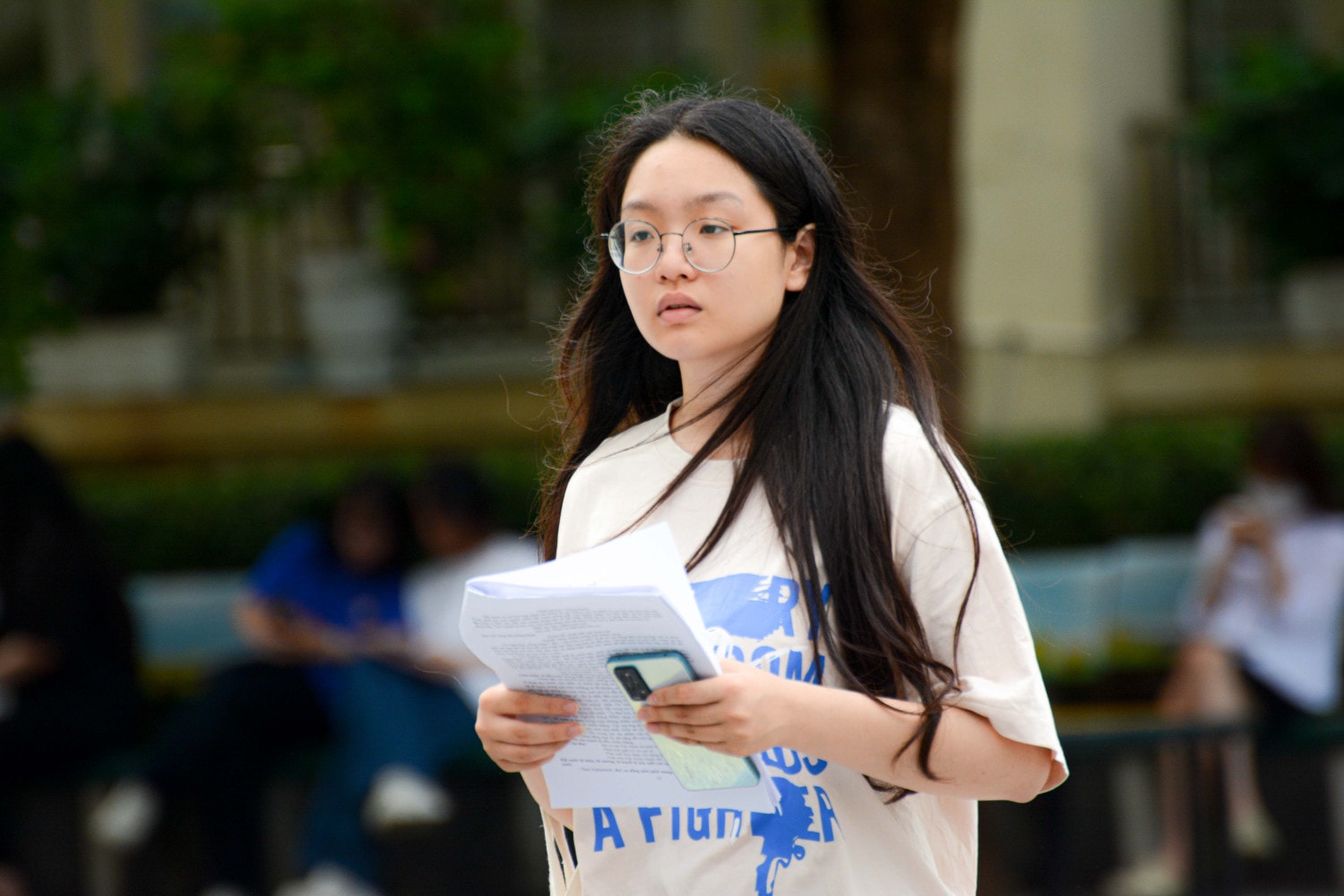 Sĩ tử hào hứng đi làm thủ tục dự thi -0