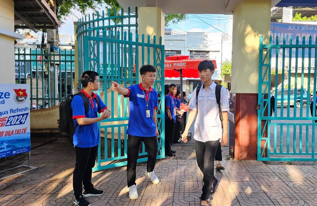 Hơn 21.000 thí sinh Đắk Lắk bước vào ngày thi đầu tiên kỳ thi tốt nghiệp THPT năm 2024 -1