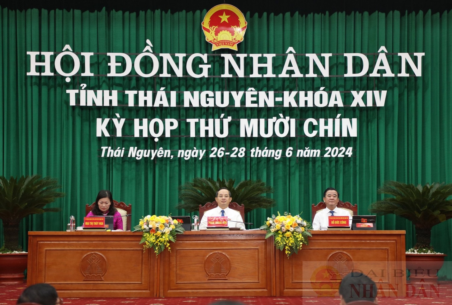 Chủ tọa điều hành kỳ họp. Ảnh: An Nhiên