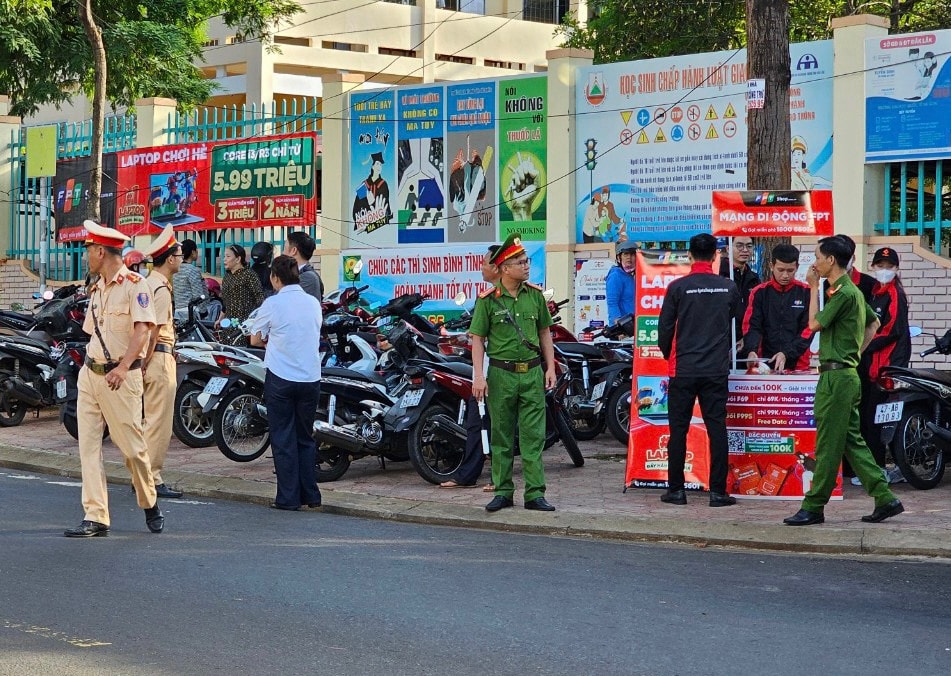 Hơn 21.000 thí sinh Đắk Lắk bước vào ngày thi đầu tiên kỳ thi tốt nghiệp THPT năm 2024 -2