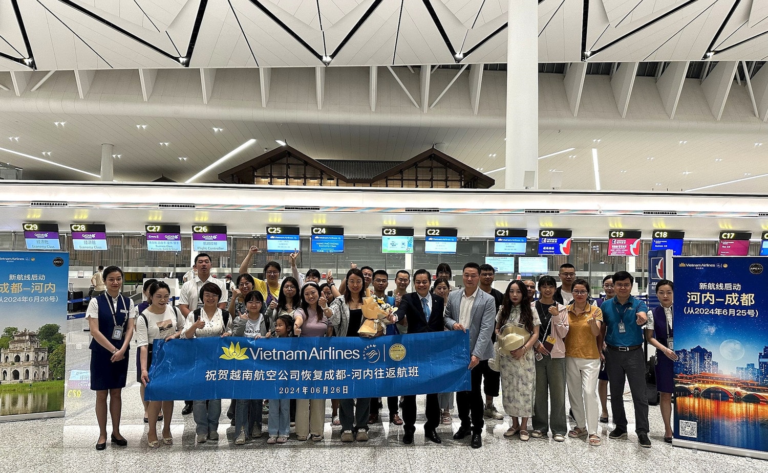Vietnam Airlines khai trương đường bay thẳng Hà Nội - Thành Đô -0