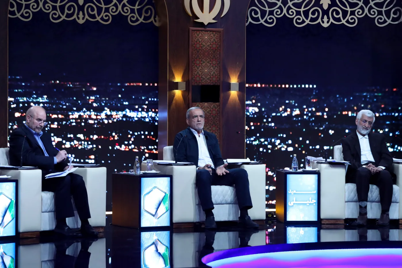 Ba gương mặt nổi bật nhất trong cuộc đua: Chủ tịch Quốc hội Mohammad Bagher Ghalibaf , ứng cử viên cải cách Masoud Pezeshkian (giữa) và nhà đàm phán hạt nhân Saeed Jalili (phải)	Nguồn: AP