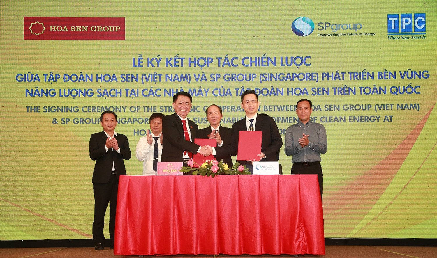 Tập đoàn Hoa Sen (Việt Nam) và SP Group (Singapore) chính thức trở thành đối tác chiến lược trong phát triển năng lượng sạch