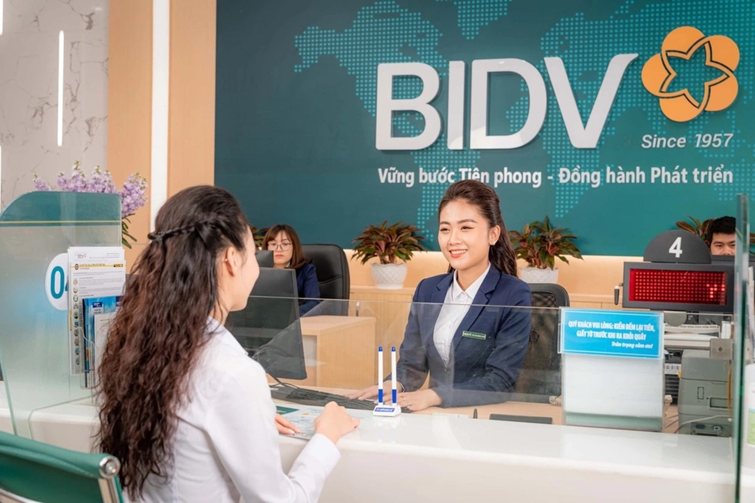 Bảo vệ khách hàng với 