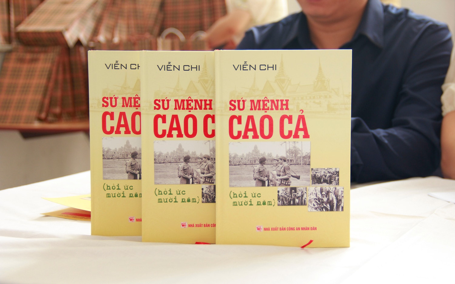 Cuốn sách "Sứ mệnh cao cả" Buổi gặp mặt và giới thiệu cuốn sách