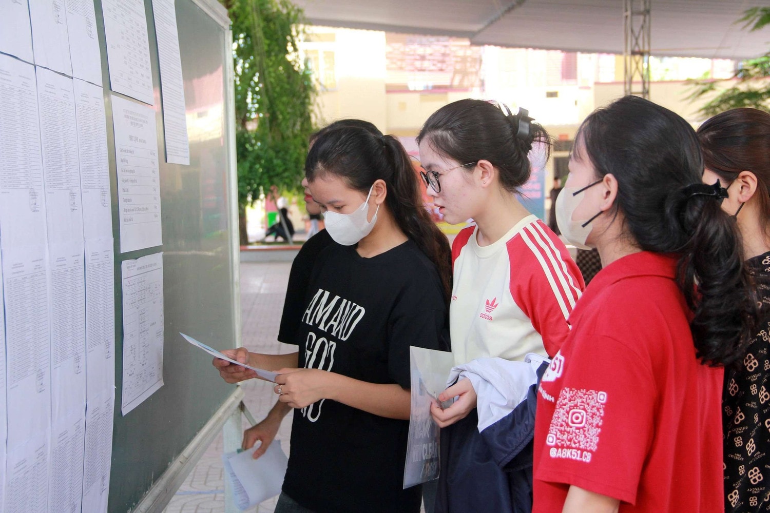 Hà Tĩnh: Thí sinh hồi hộp bước vào môn thi đầu tiên -0