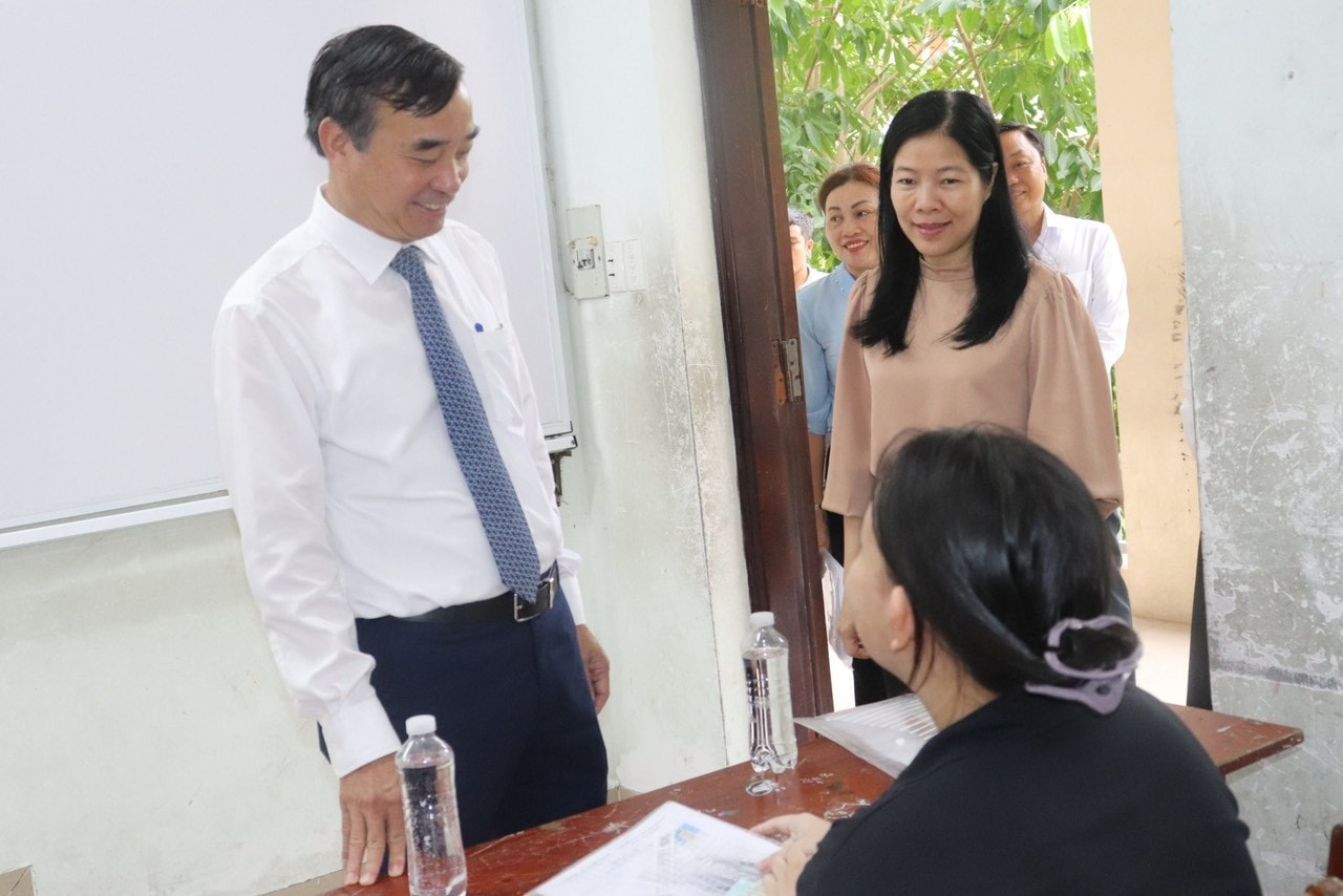 Chủ tịch UBND TP. Đà Nẵng động viên sĩ tử làm bài thi tốt nghiệp -0