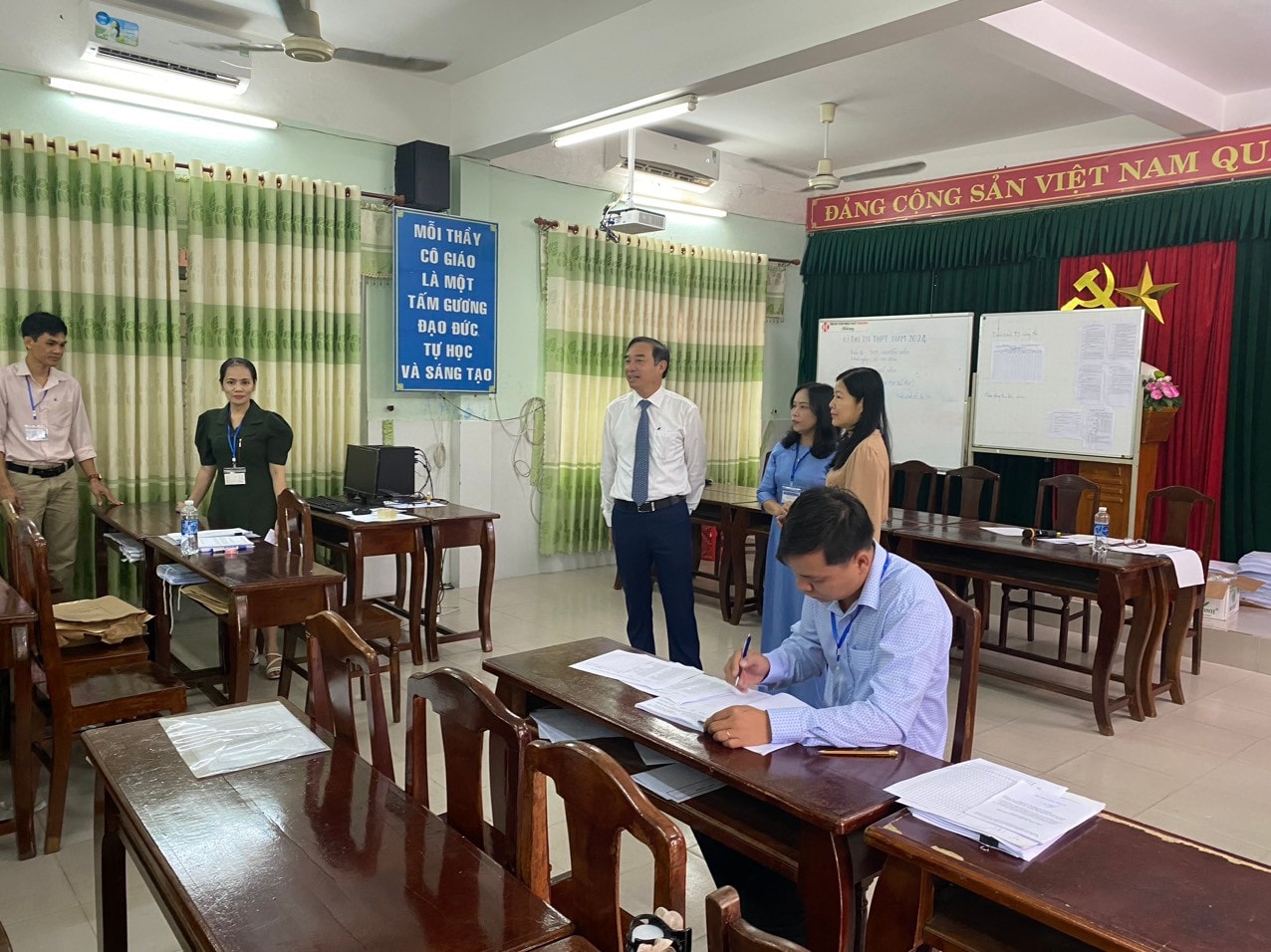Chủ tịch UBND TP. Đà Nẵng động viên sĩ tử làm bài thi tốt nghiệp -0