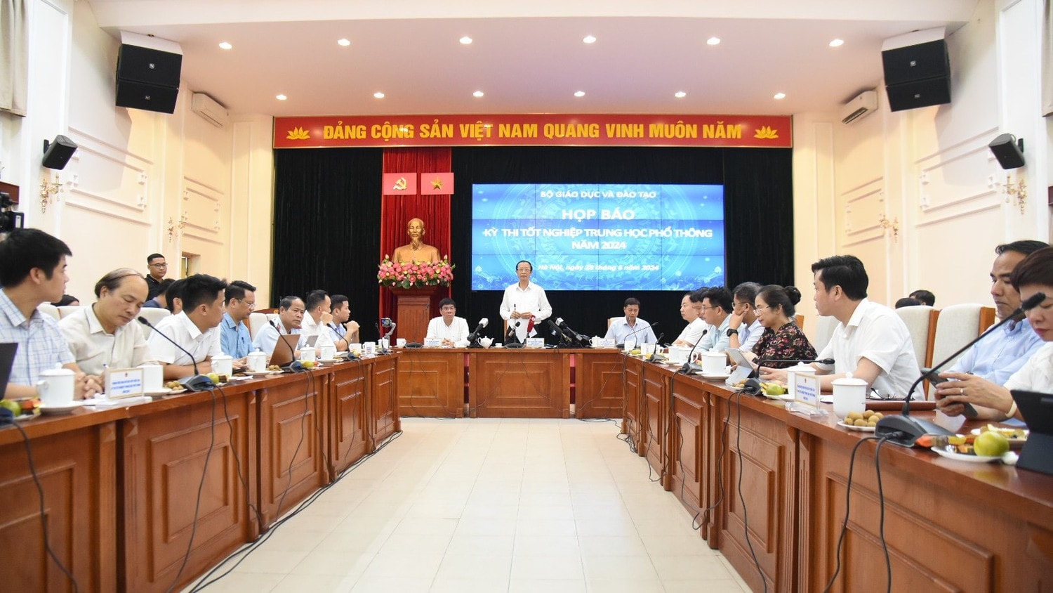 Thứ trưởng Bộ GD-ĐT khẳng định đề thi Ngữ văn không lộ lọt -0