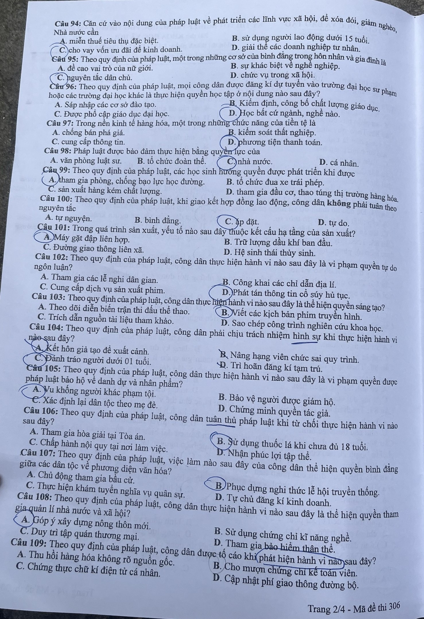 Thí sinh nhận định đề thi Khoa học xã hội: Môn Sử phân hóa cao, môn Giáo dục công dân khá dễ -0