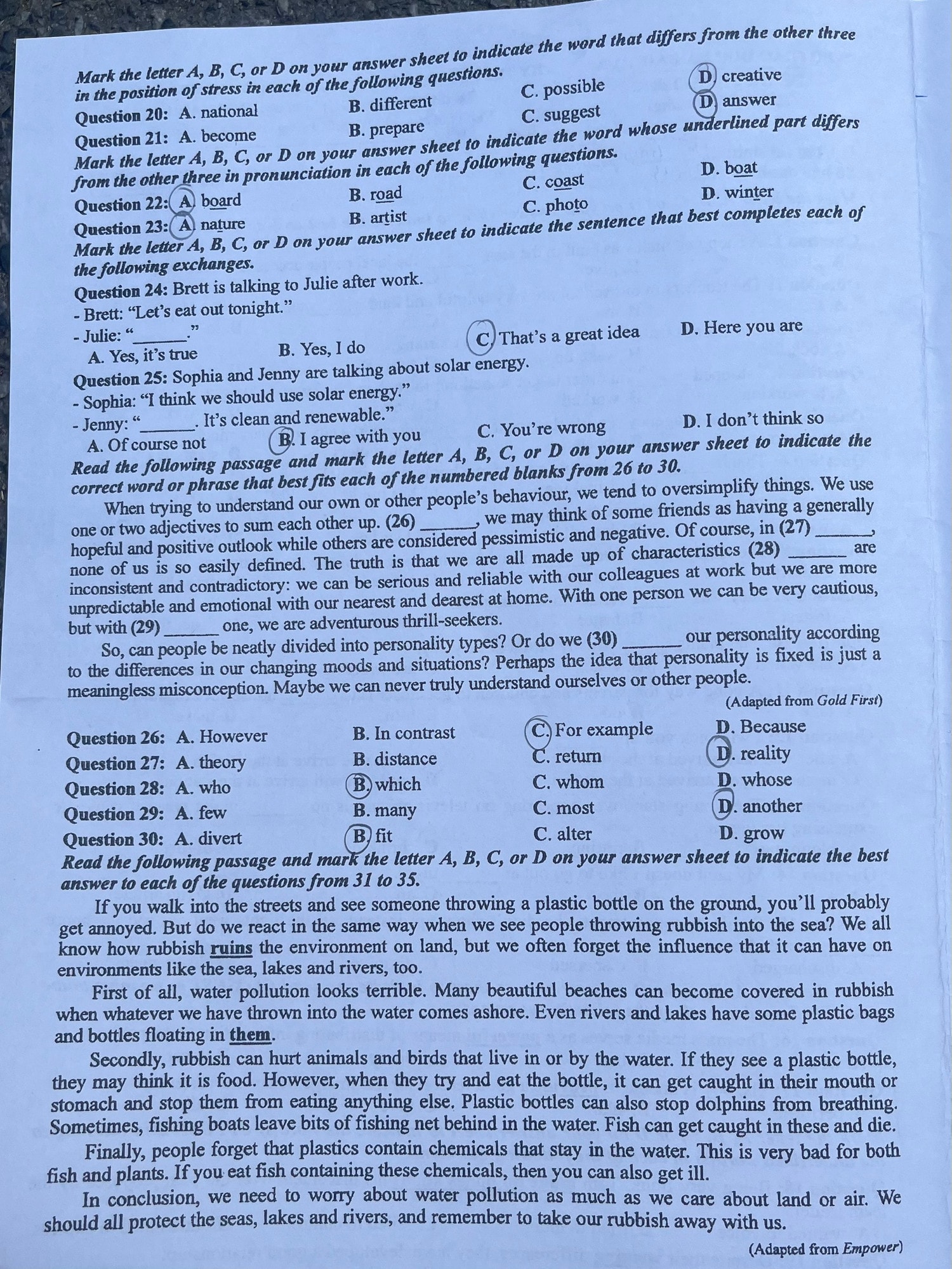 Cảm xúc các sỹ tử Hà Nội sau khi kết thúc ngày thi đầu tiên -0