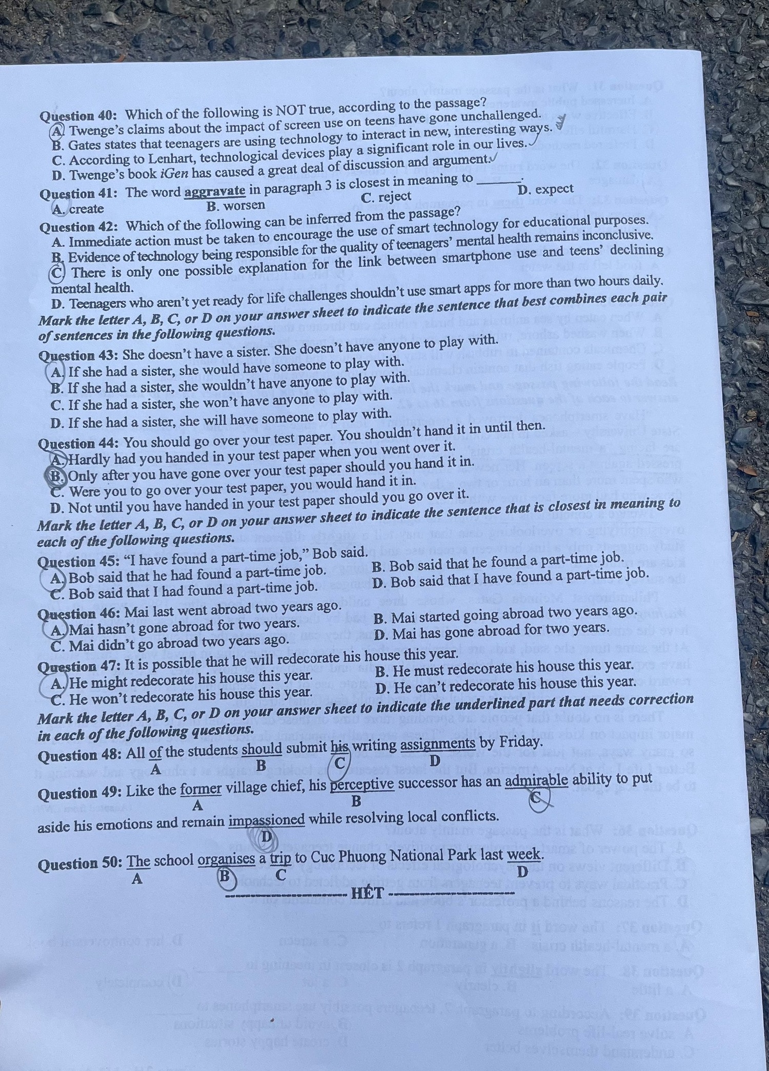 Cảm xúc các sỹ tử Hà Nội sau khi kết thúc ngày thi đầu tiên -0