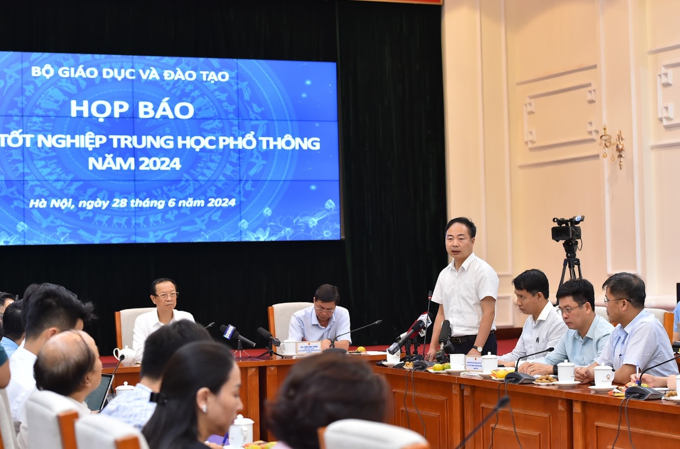 Lãnh đạo Bộ GD-ĐT trả lời câu hỏi của báo chí Chưa ghi nhận hiện tượng tiêu cực, gian lận có tổ chức trong kỳ thi tốt nghiệp THPT 2024 -0