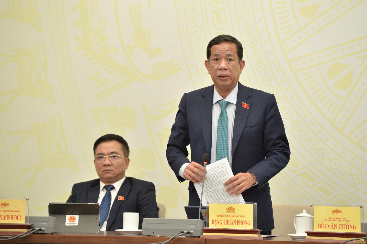 Tổng Thư ký Quốc hội Bùi Văn Cường chủ trì họp báo công bố kết quả Kỳ họp thứ Bảy, Quốc hội khoá XV
