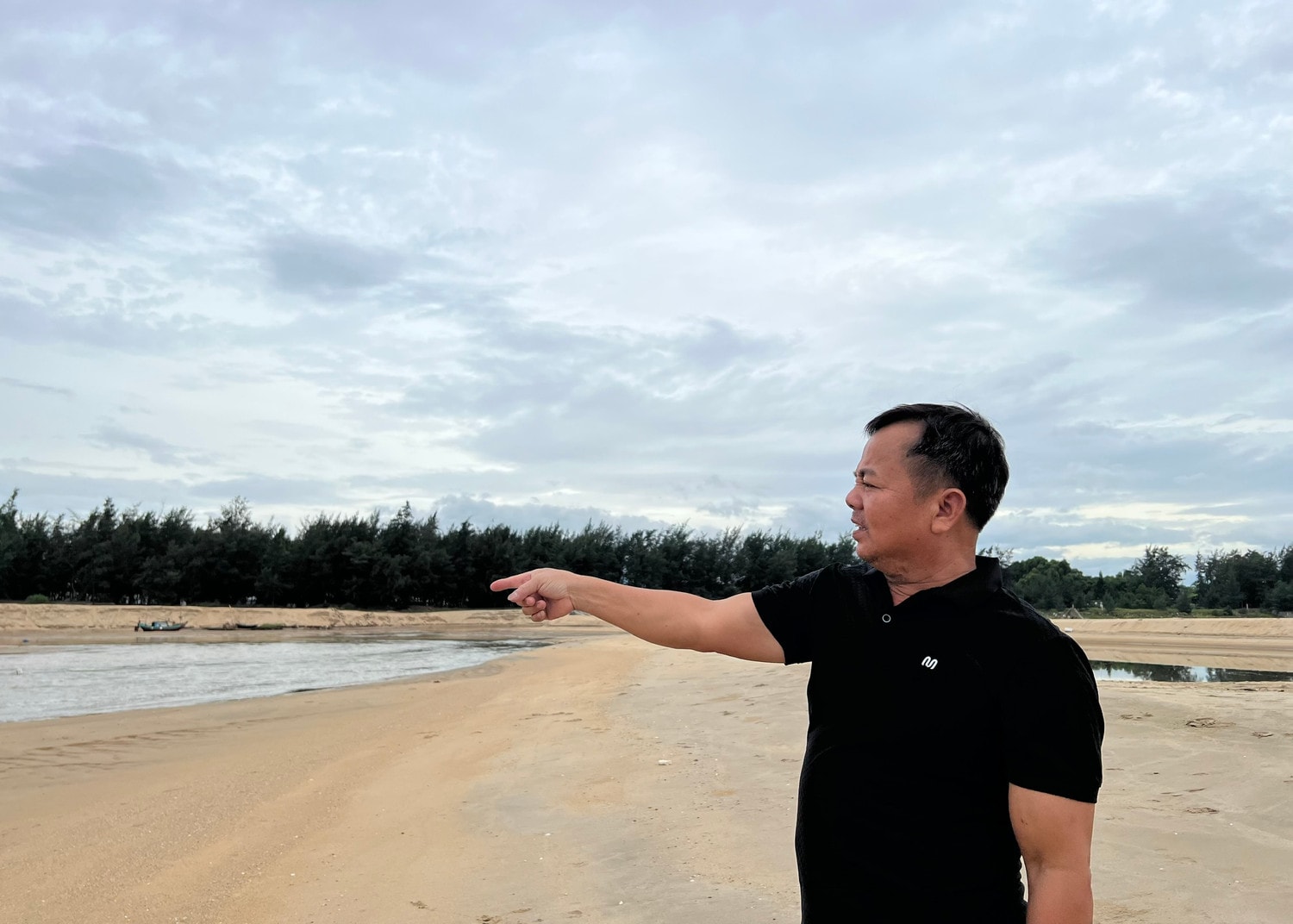 “Tắc” đường ra biển, hơn 200 tàu cá của ngư dân Quảng Bình gặp khó -0