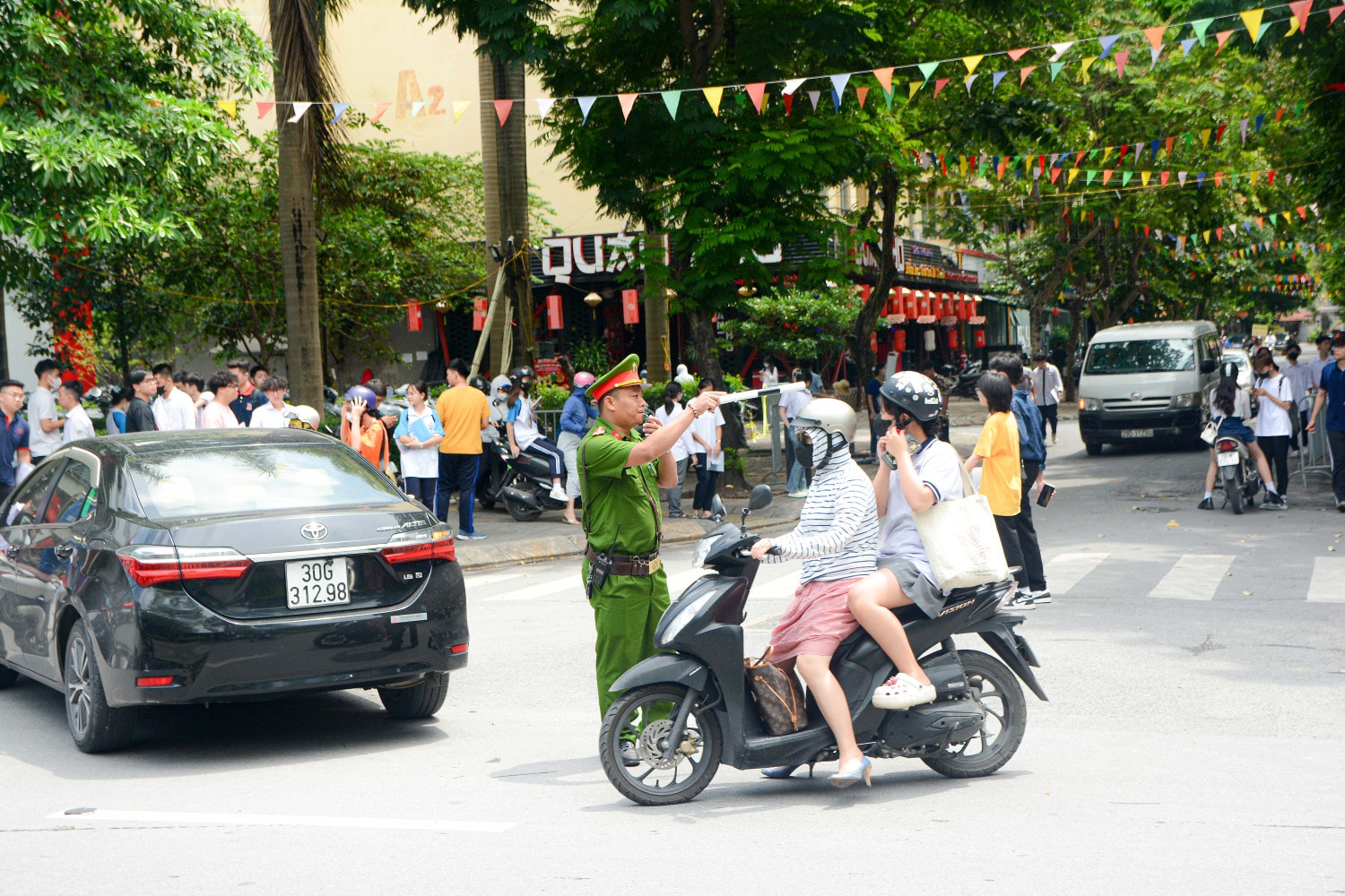 Giữ vững trật tự an toàn cho kỳ thi tốt nghiệp THPT năm 2024 -1