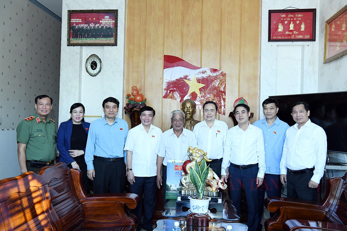 Chủ tịch Quốc hội Trần Thanh Mẫn thăm các “địa chỉ đỏ” cách mạng tỉnh Hậu Giang -0