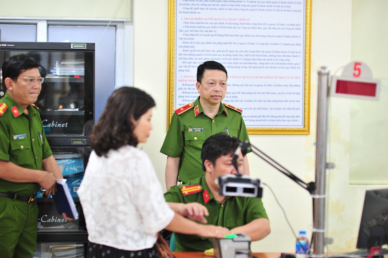 Công an Hà Nội đồng loạt triển khai cấp Thẻ căn cước cho nhân dân -0