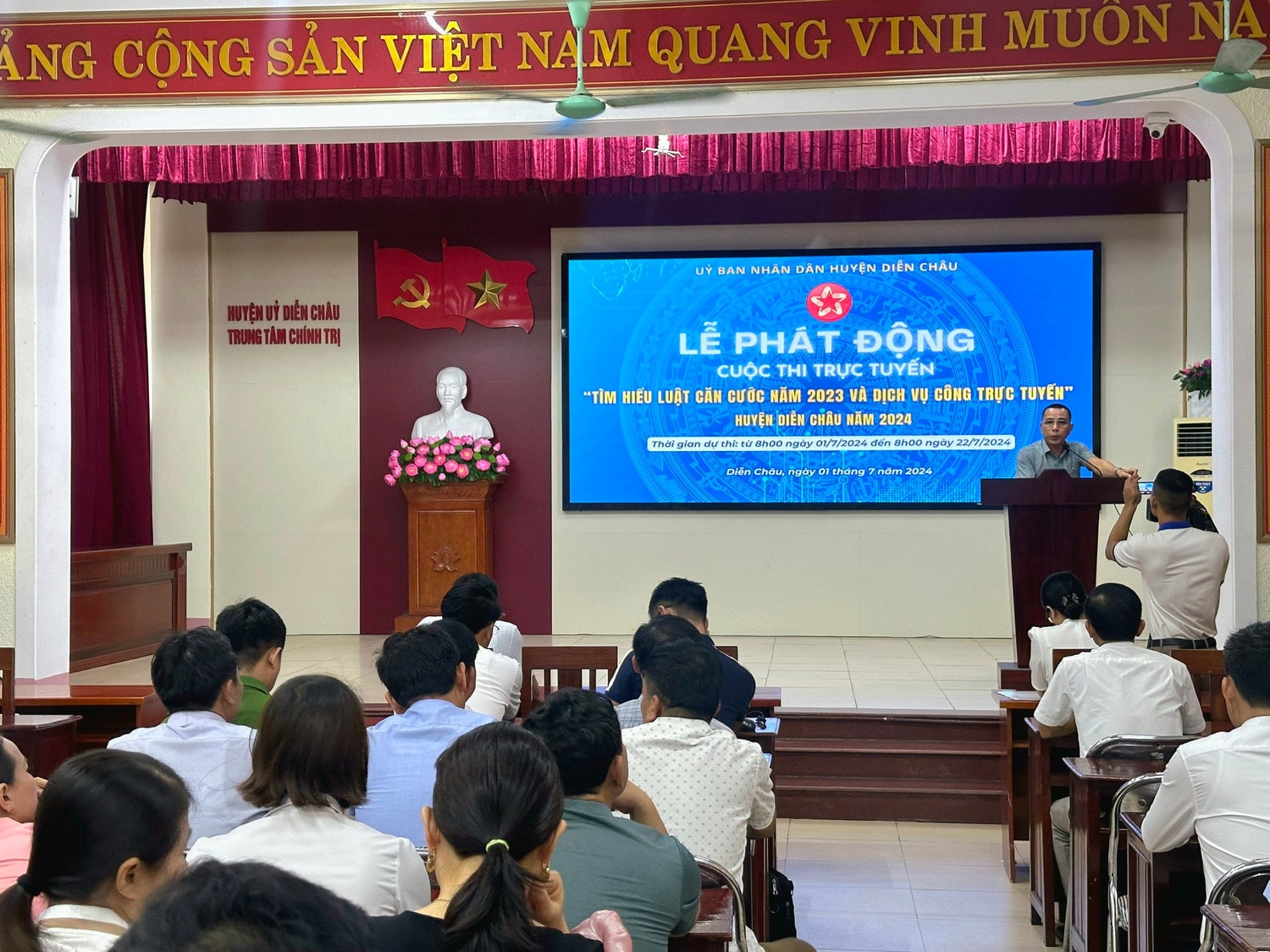Ủy viên Ban Chấp hành Đảng bộ huyện, Phó Chủ tịch UBND huyện, Trưởng ban tổ chức cuộc thi đồng chí Lê Mạnh Hiên phát biểu tại Lễ phát động.