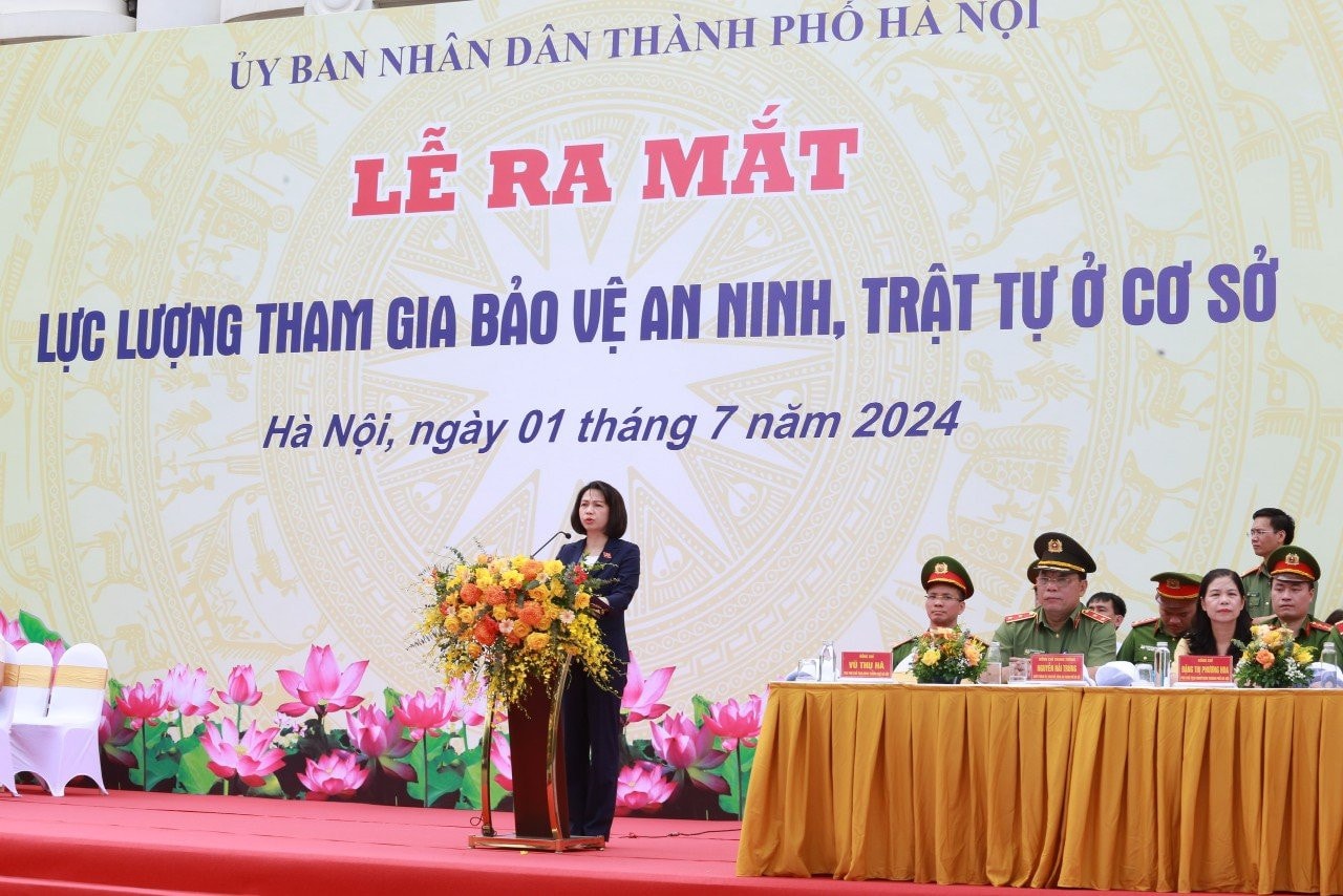 Công an thành phố Hà Nội đồng loạt tổ chức lễ ra mắt lực lượng tham gia bảo vệ an ninh trật tự ở cơ sở -0