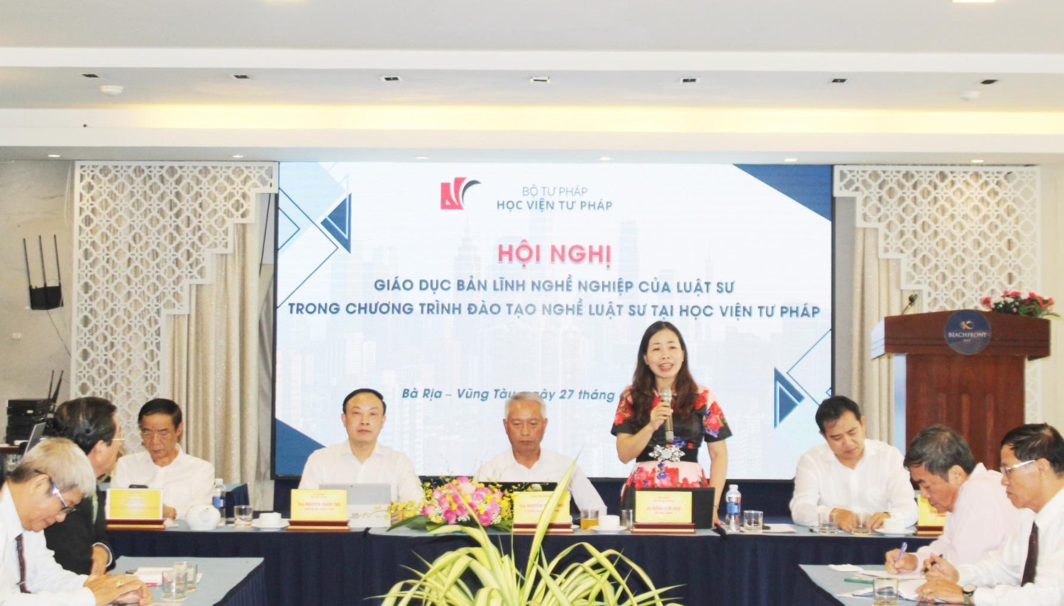 Nâng cao bản lĩnh chính trị, nghề nghiệp để hoàn thành tốt 