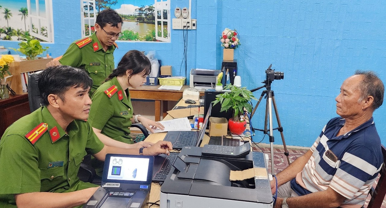 Kiên Giang: Ngày đầu cấp căn cước và giấy chứng nhận căn cước cho công dân