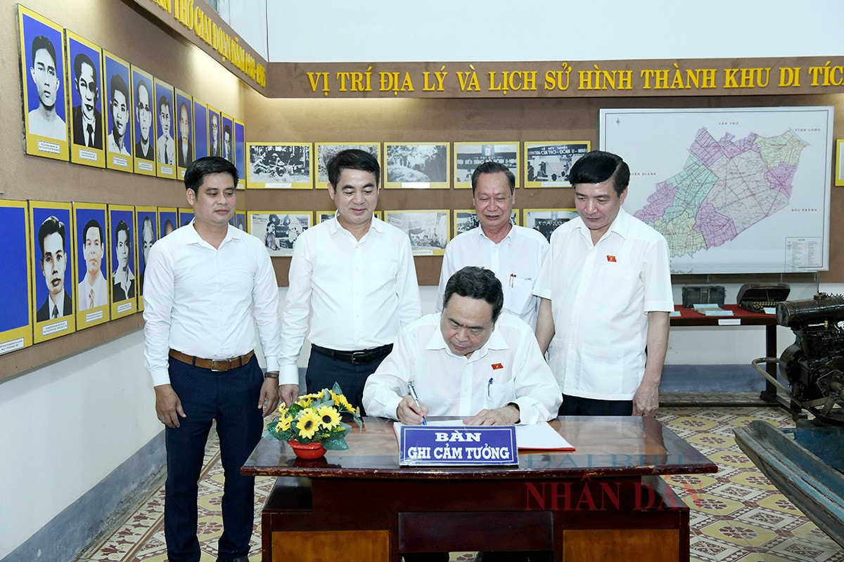 Chủ tịch Quốc hội Trần Thanh Mẫn thăm các “địa chỉ đỏ” cách mạng tỉnh Hậu Giang -2