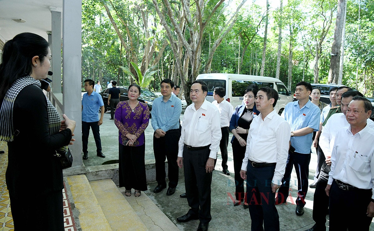 Chủ tịch Quốc hội Trần Thanh Mẫn thăm các “địa chỉ đỏ” cách mạng tỉnh Hậu Giang -4