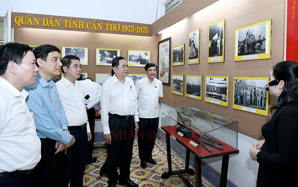 Chủ tịch Quốc hội Trần Thanh Mẫn thăm các “địa chỉ đỏ” cách mạng tỉnh Hậu Giang -1