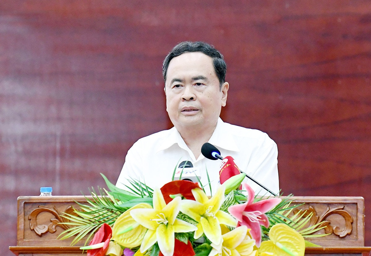 Chủ tịch Quốc hội Trần Thanh Mẫn trao quà tặng người có công với cách mạng tỉnh Hậu Giang -4