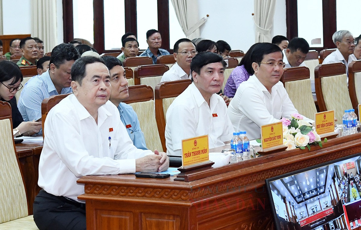 Chủ tịch Quốc hội Trần Thanh Mẫn trao quà tặng người có công với cách mạng tỉnh Hậu Giang -0