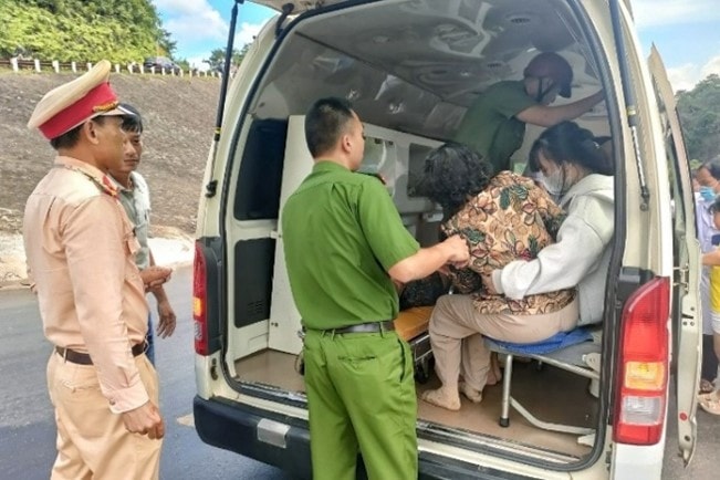 Đắk Nông: Chủ tịch UBND Hồ Văn Mười thăm hỏi nạn nhân sau tai nạn giao thông ở đèo Cùi Chỏ -0