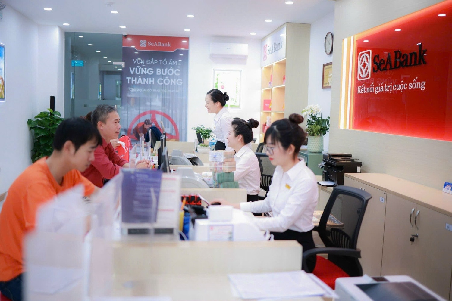 AIIB đầu tư 75 triệu USD vào trái phiếu xanh do SeABank phát hành -0