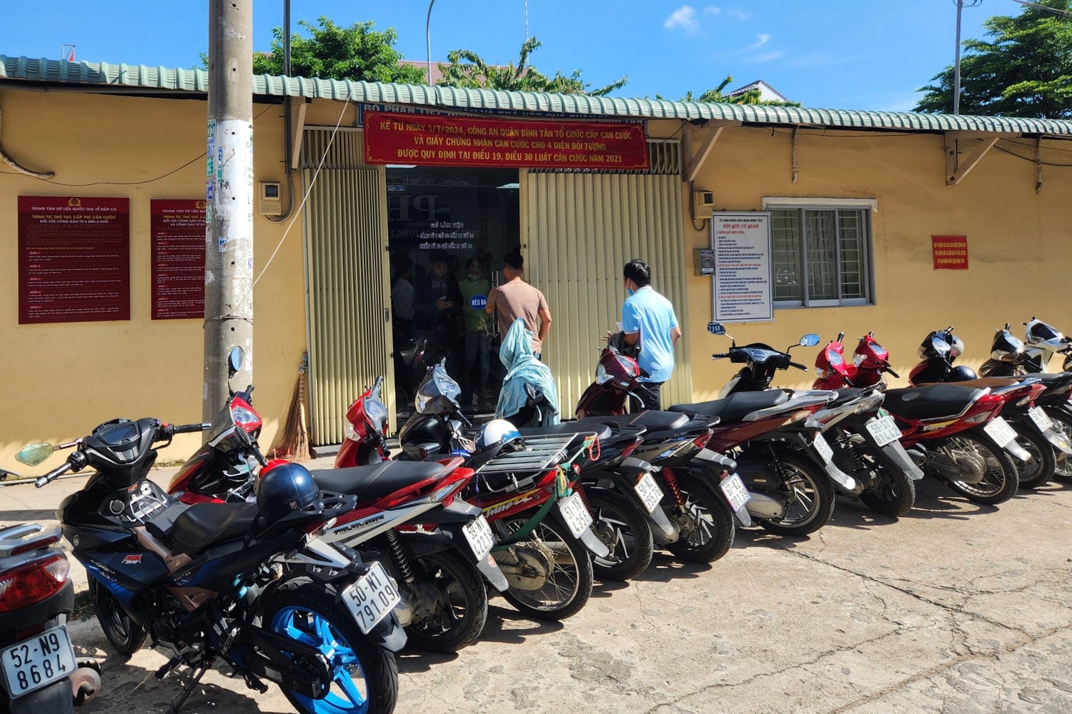 TP. Hồ Chí Minh: Người dân háo hức đi làm căn cước