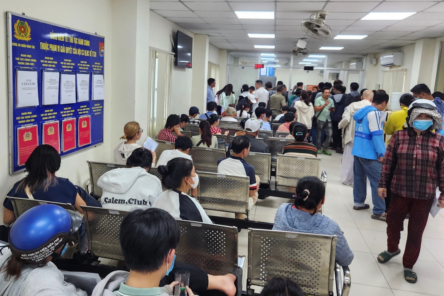 TP. Hồ Chí Minh: Người dân háo hức đi làm căn cước