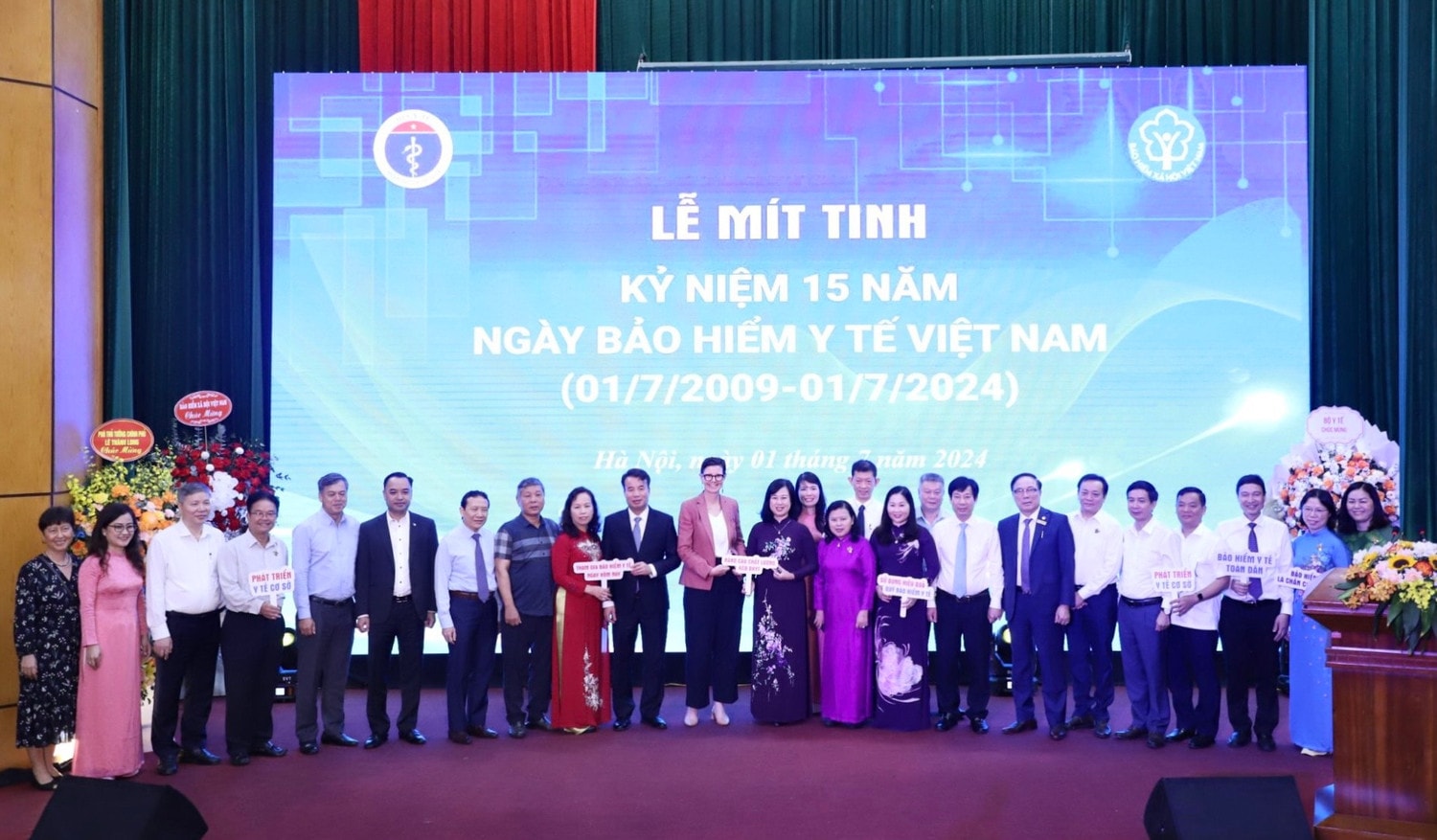 Các đại biểu dự lễ kỷ niệm 15 năm ngày Bảo hiểm y tế Việt Nam (1.7.2009 – 1.7.2024) . Ảnh: Hải Yến