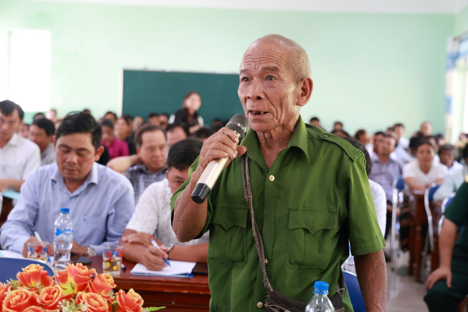 Cử tri xã Sơn Mùa (Sơn Tây) kiến nghị nhiều vấn đề dân sinh với Đoàn ĐBQH tỉnh Quảng Ngãi Cử tri kiến nghị nâng mức hỗ trợ xây dựng nhà ở thuộc 2 chương trình mục tiêu quốc gia