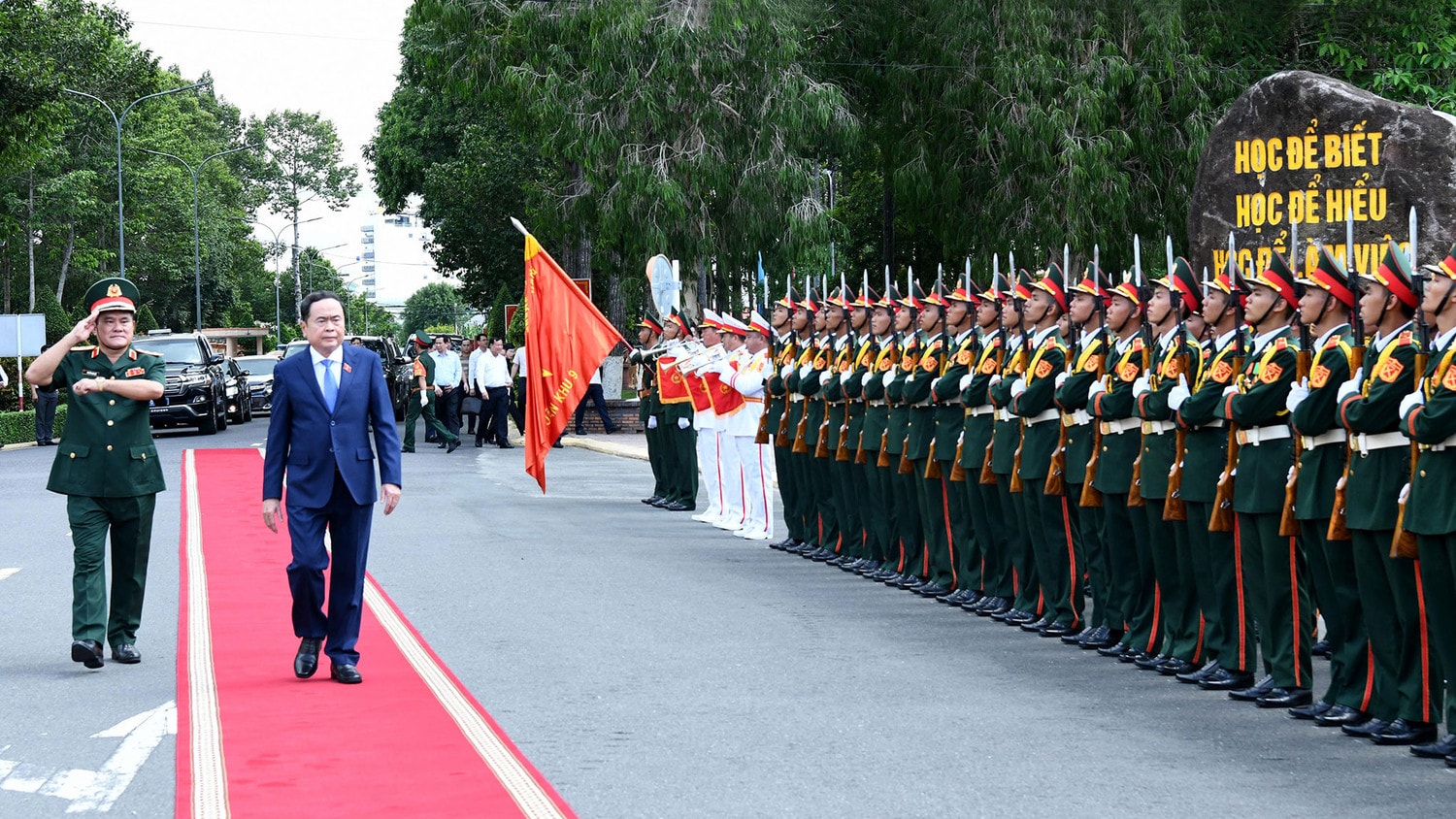 Chủ tịch Quốc hội Trần Thanh Mẫn thăm và làm việc với Đảng ủy - Bộ Tư lệnh Quân khu 9 -0