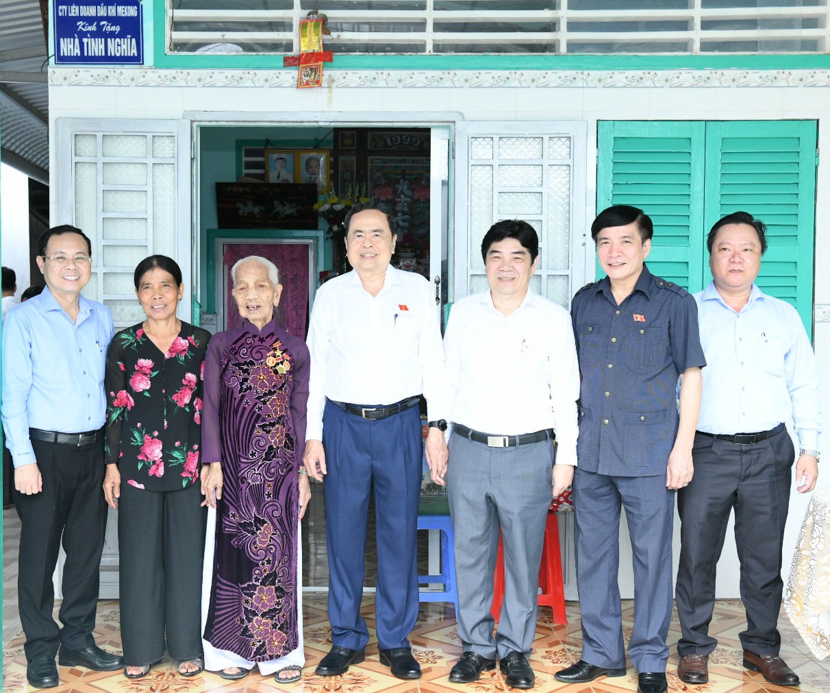 Chủ tịch Quốc hội Trần Thanh Mẫn thăm, tặng quà tri ân người có công thành phố Cần Thơ -0