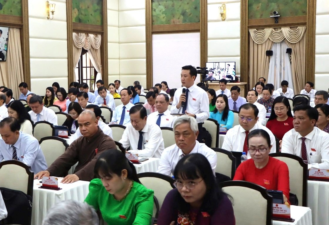 Kỳ họp thứ 8, HĐND Đồng Tháp thiết lập đường dây nóng, tiếp thu ý kiến cử tri
