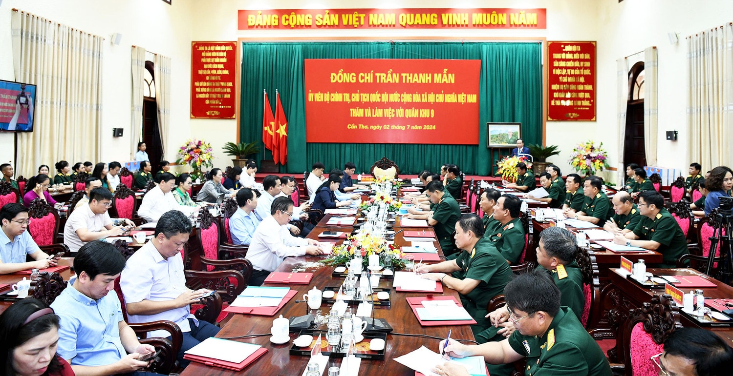 Chủ tịch Quốc hội Trần Thanh Mẫn thăm và làm việc với Đảng ủy - Bộ Tư lệnh Quân khu 9 -0