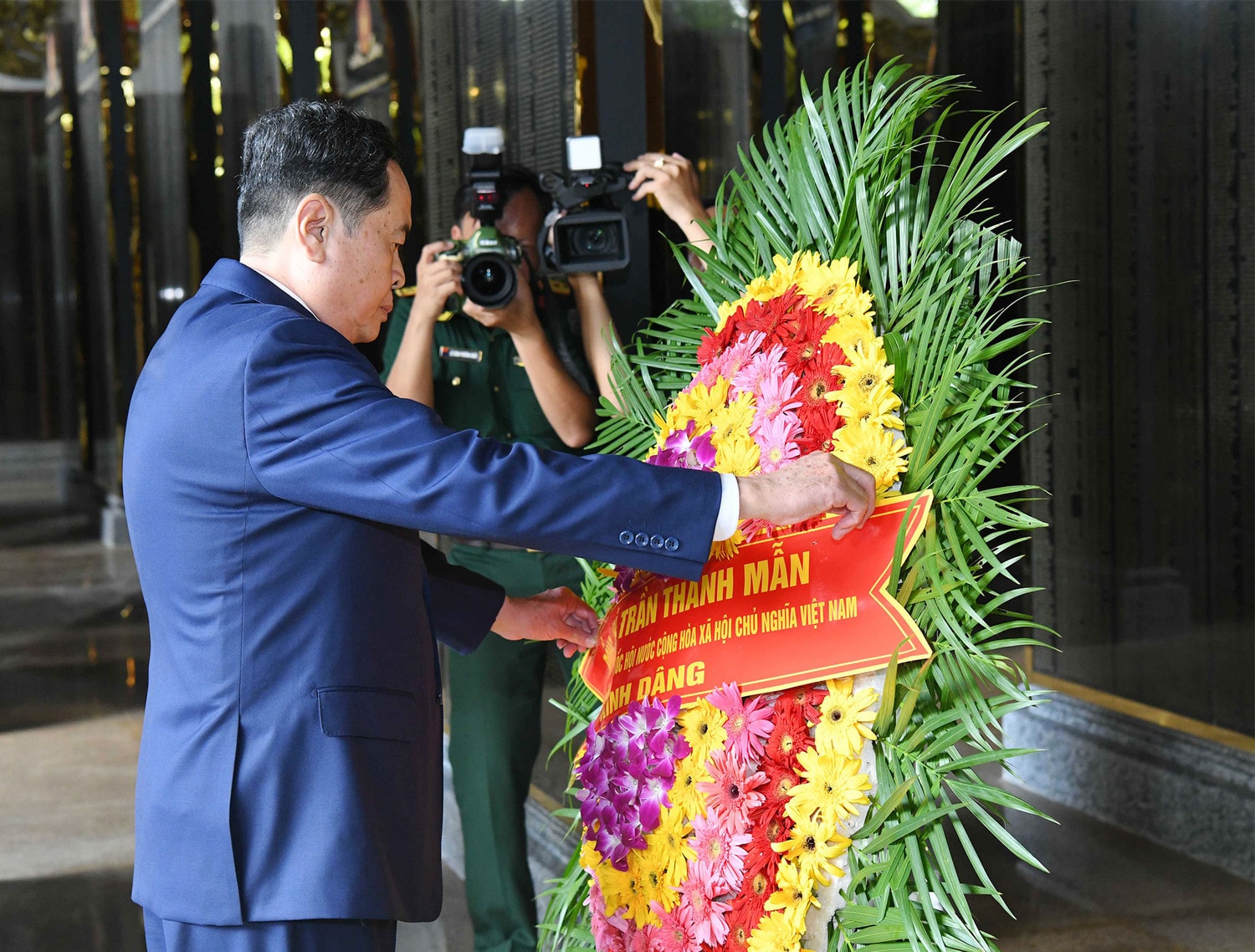 Chủ tịch Quốc hội Trần Thanh Mẫn thăm và làm việc với Đảng ủy - Bộ Tư lệnh Quân khu 9