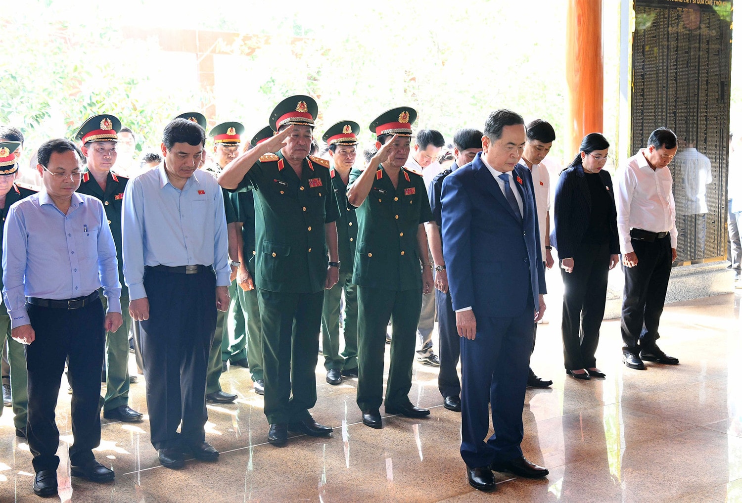 Chủ tịch Quốc hội Trần Thanh Mẫn thăm và làm việc với Đảng ủy - Bộ Tư lệnh Quân khu 9