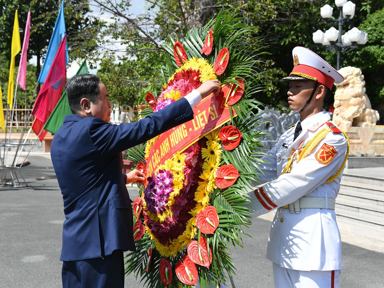 Chủ tịch Quốc hội Trần Thanh Mẫn thăm và làm việc với Đảng ủy - Bộ Tư lệnh Quân khu 9 -0