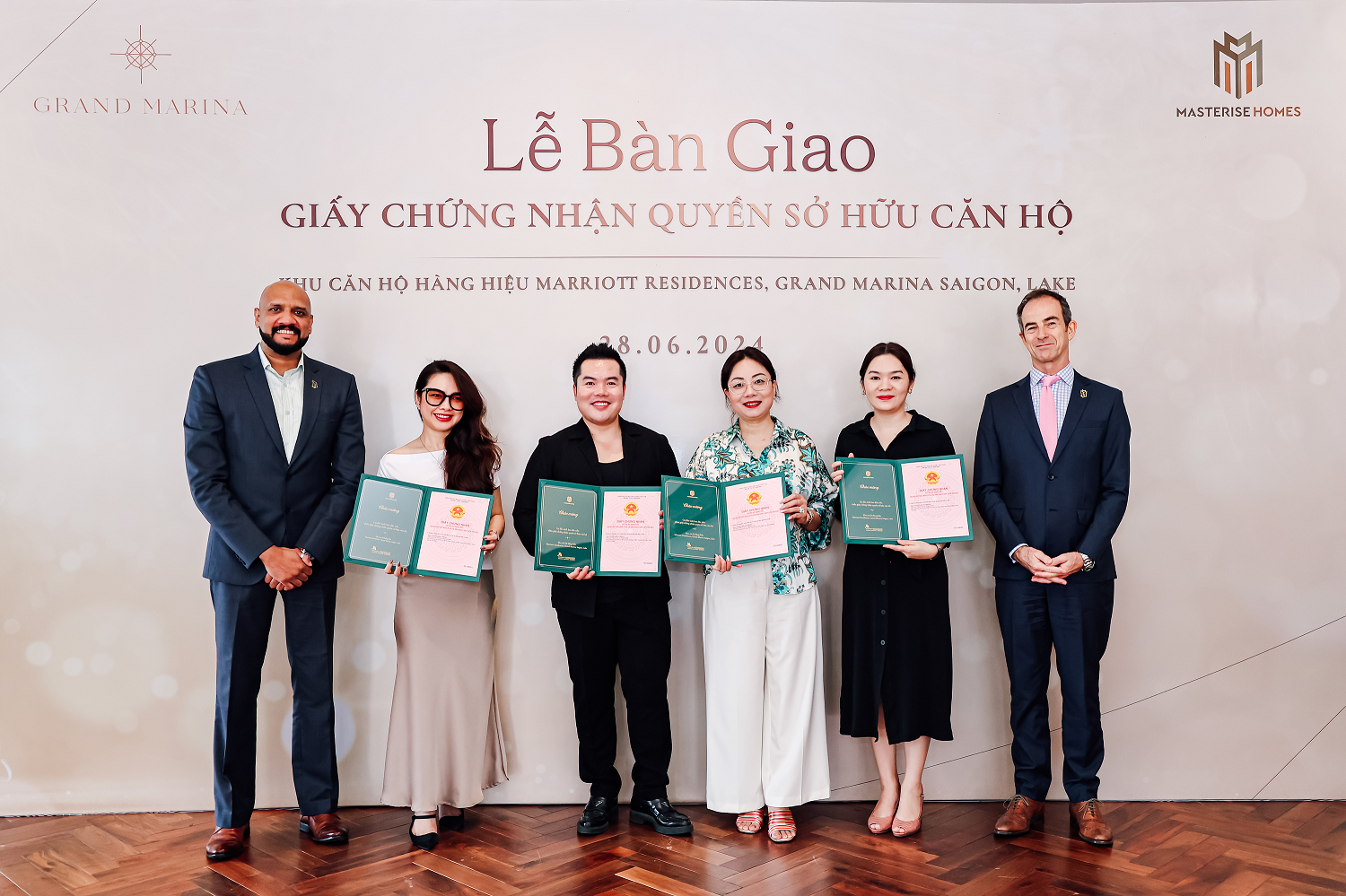 Masterise Homes bàn giao sổ hồng của các căn hộ Hàng hiệu Marriott đầu tiên tại Tòa Lake, Grand Marina, Saigon -0
