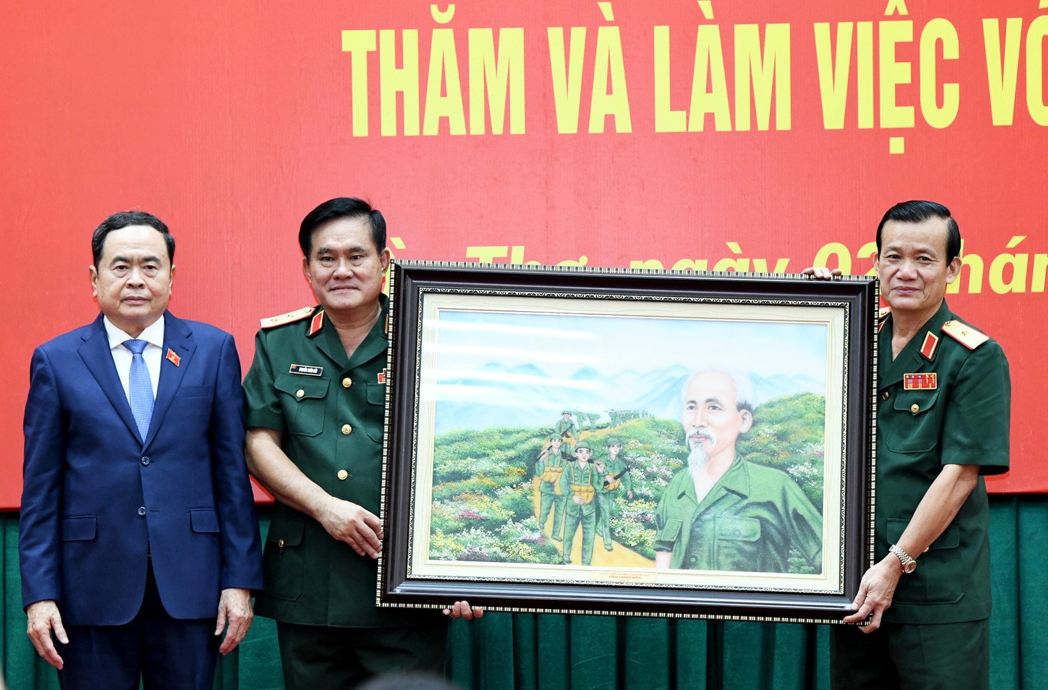 Chủ tịch Quốc hội Trần Thanh Mẫn thăm và làm việc với Đảng ủy - Bộ Tư lệnh Quân khu 9 -0